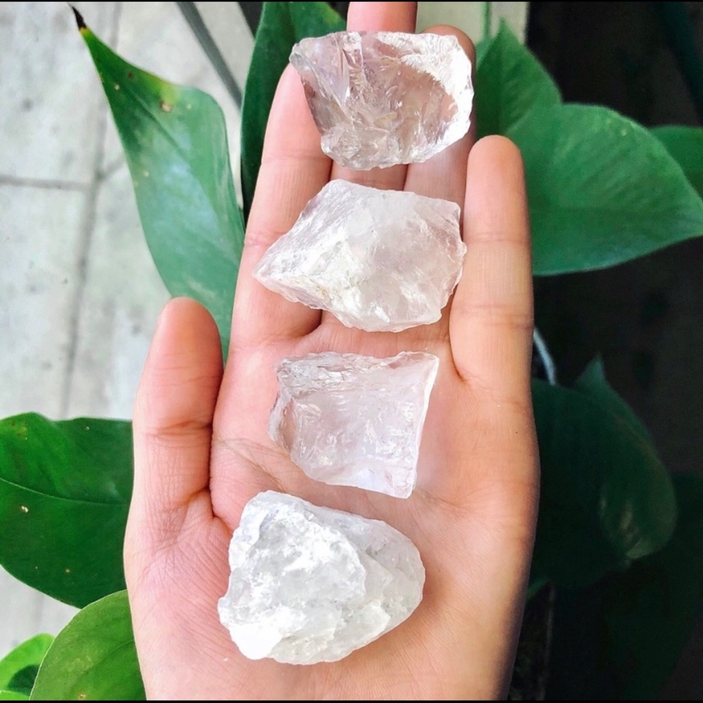 Raw Clear Quartz healing crystal 1 pc